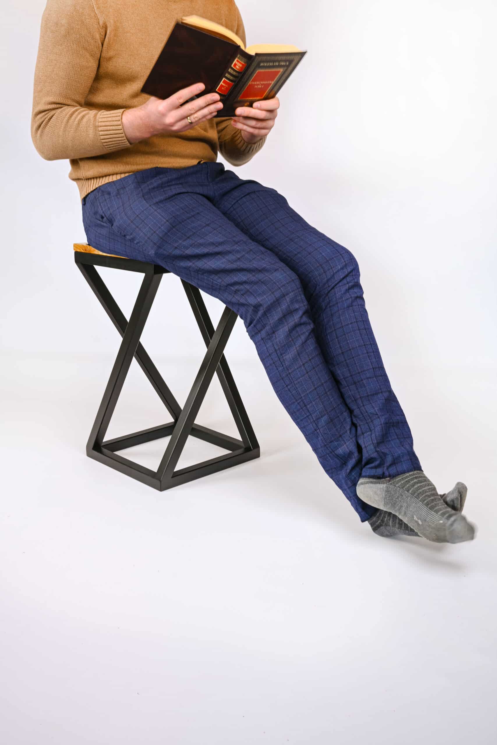 Taboret Twist | Głęboka czerń